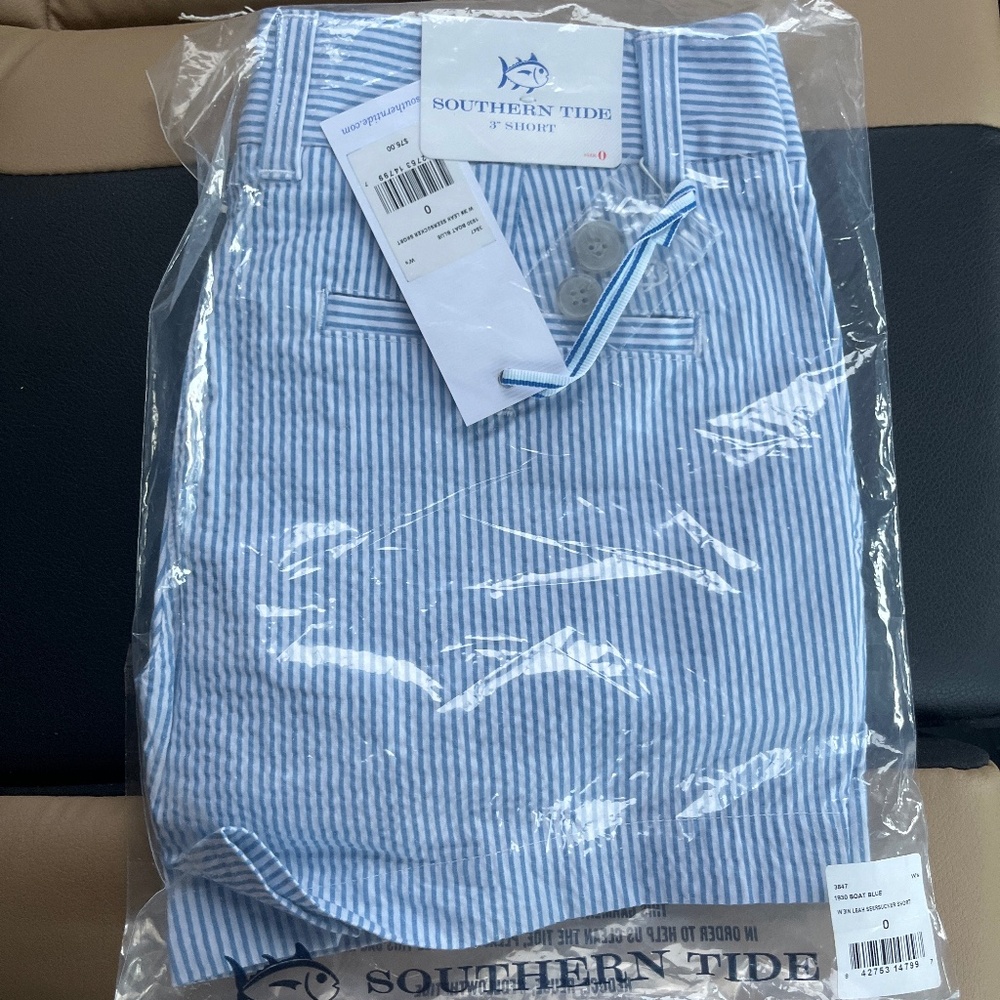 Southern Tide Boat Blue shorts